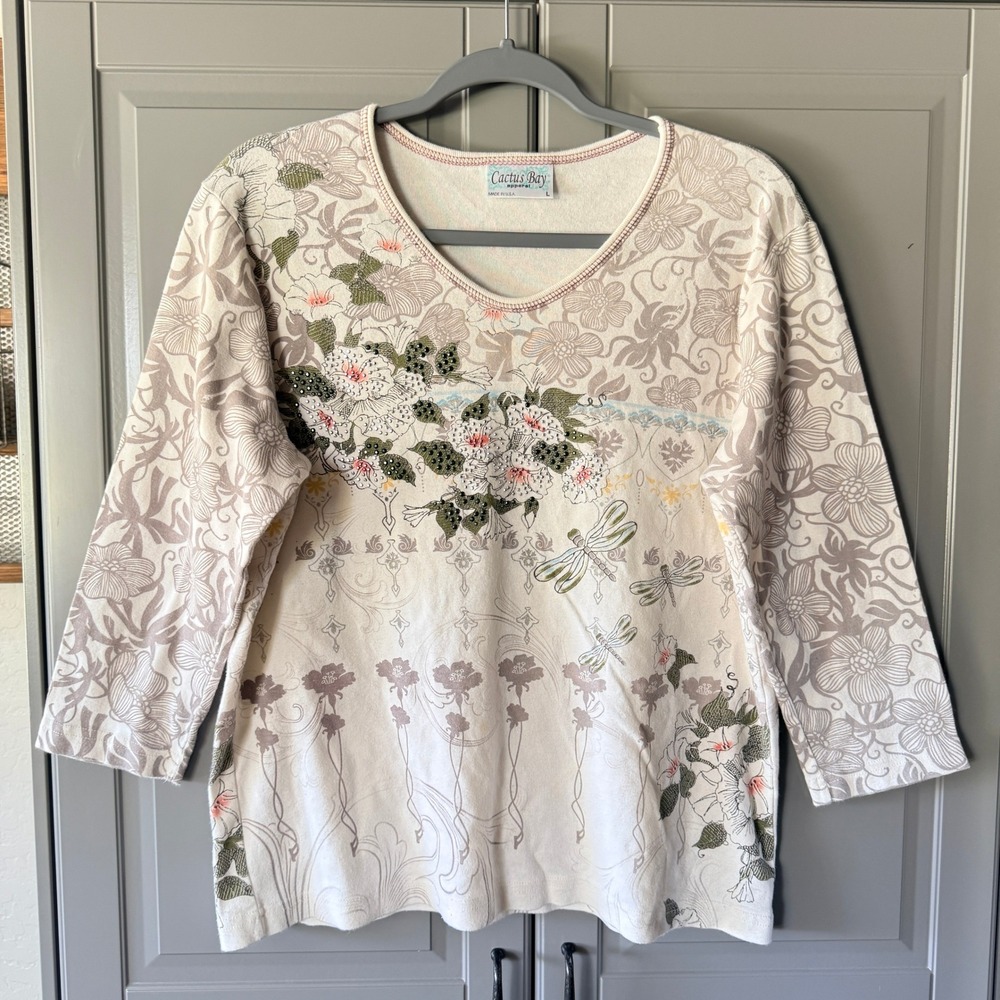 Cactus Bay Women's Y2K Floral Dragonfly Embellished 3/4 Top, Cream Violet,